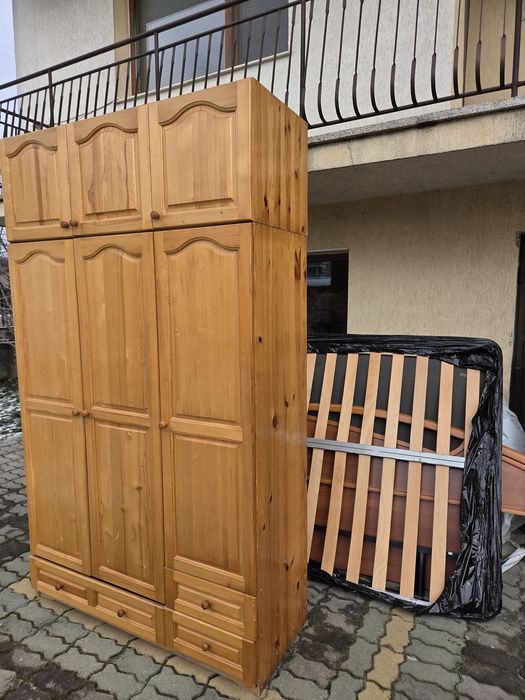 Двукрилен гардероб с плъзгащи се врати