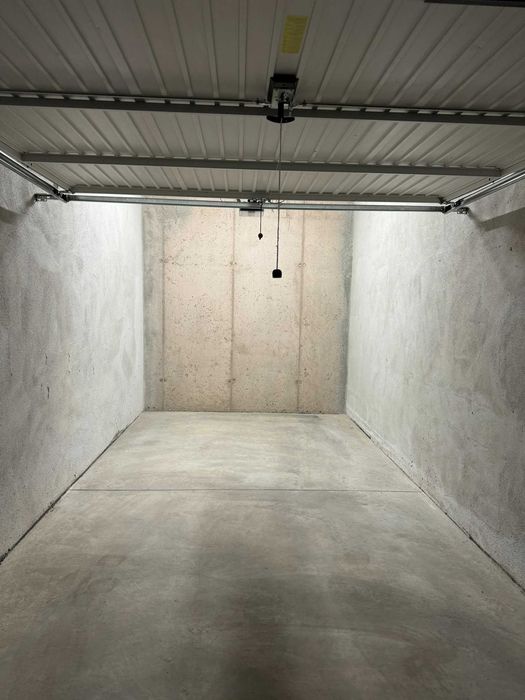 Дава се под наем Гараж / Паркомясто в София, Дружба 2 - 14 кв.м за 132.6 € - Снимка #1