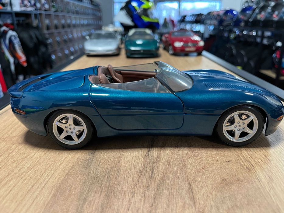 МАISTO колекционерски модел JAGUAR XK180 2002 г. 1:18 мащаб