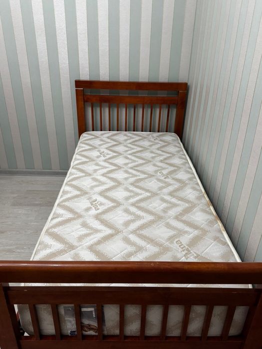 2 кровати (двухъярусные, регулируемые 2м)