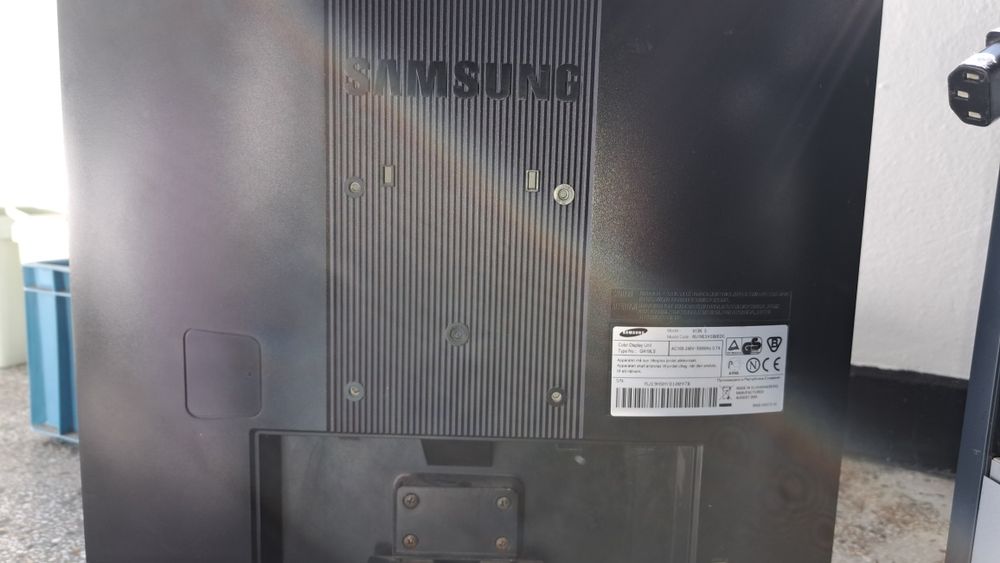 Компютър HP+монитор Samsung+два захранващи кабели+HDMI за монитора