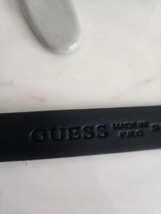 Оригинален черен колан Guess със злато