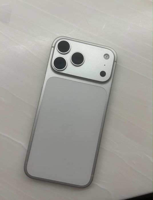 Продам iPhone 17 Pro Max 256gb 1 цикл