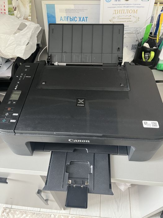 Принтер Canon цветной, черно-белый