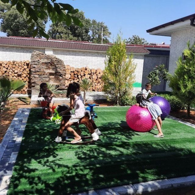 Продаётся два комплекса и двор 878 м².