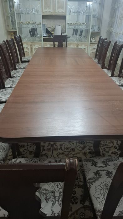 Стол со стульями