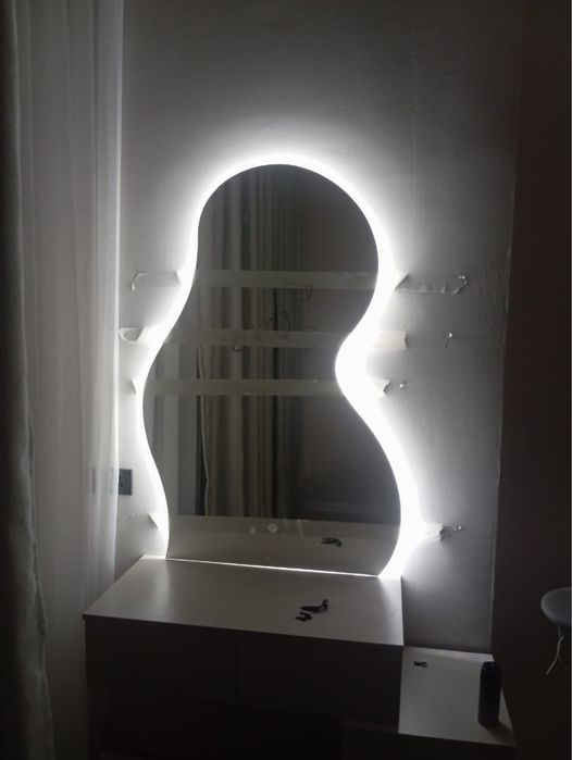 Зеркала с рамками и подсветкой