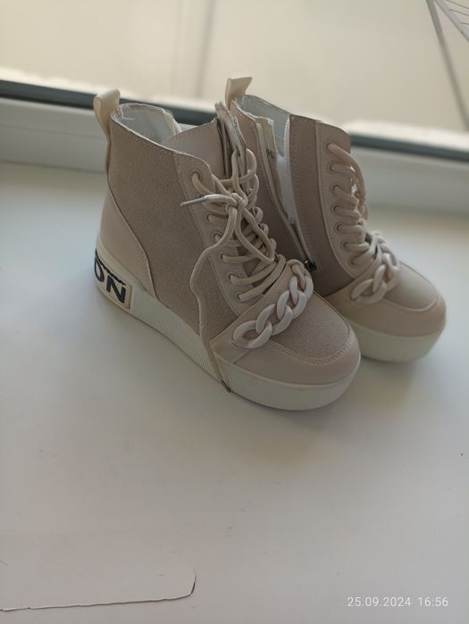 Продам кроссовки