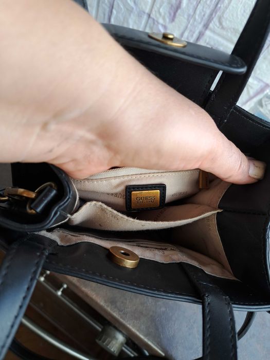 Дамска чанта,малка черна чантичка Guess