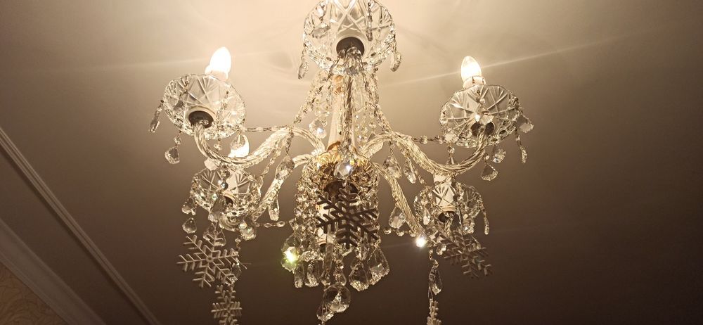 Люстра хрустальная классика.