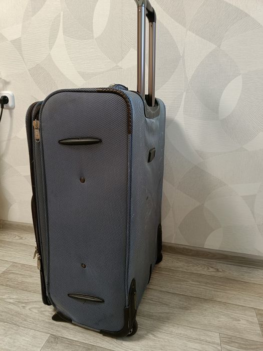 Продам чемодан туристический