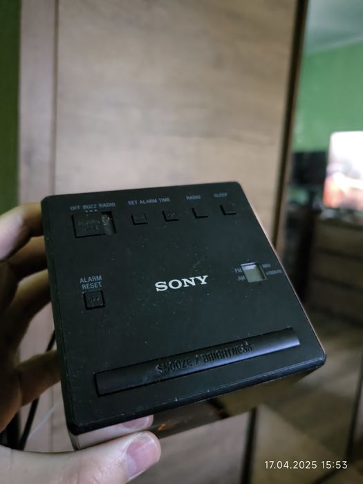 Ceas digital cu radio  Sony ICF C1 si ICF C703