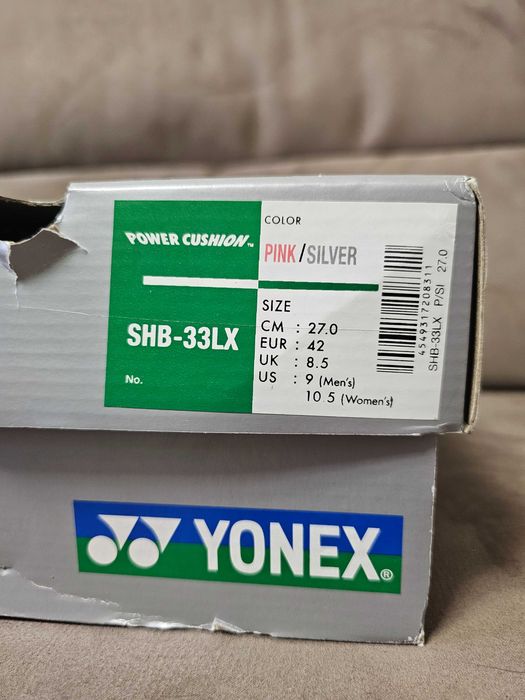 Yonex дамски маратонки за бадминтон номер 42 стелка 27см.