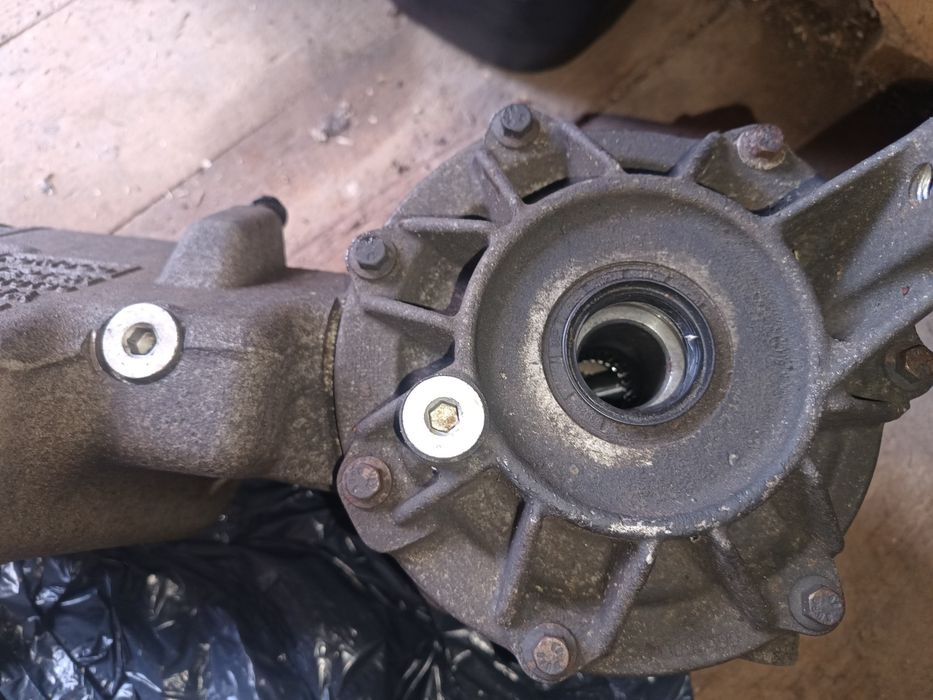 Vând diferențial spate Ford kuga MK 1 an fabricație 2009