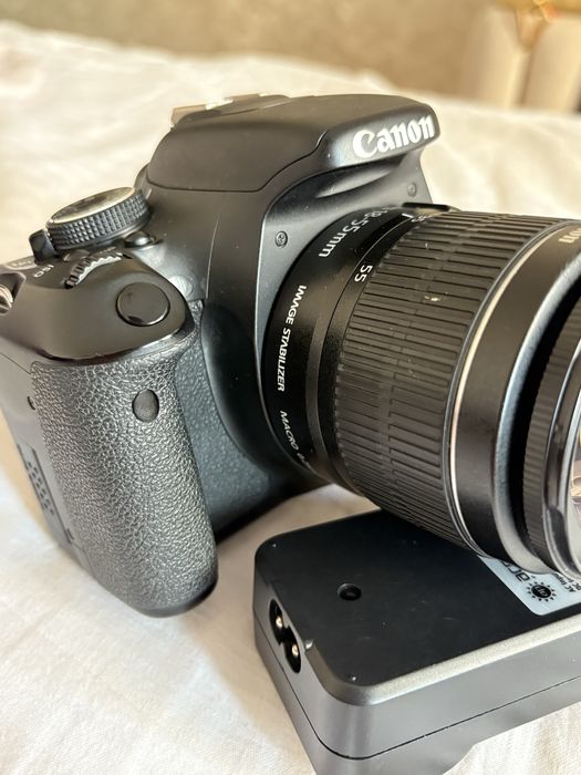 Canon EOS 600D , обьектив 18-55mm