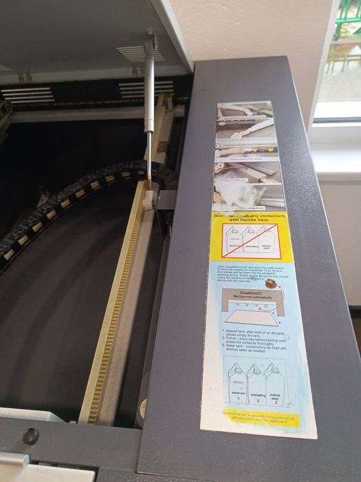 Претрийт машина Shultze за DTG печат на тениски.