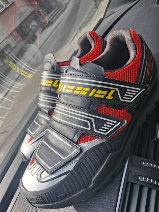 Спортни маратонки