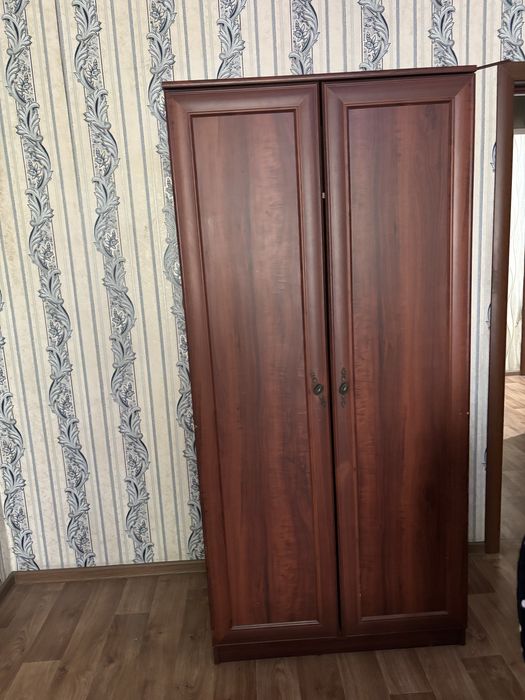 Продам шкаф плательный