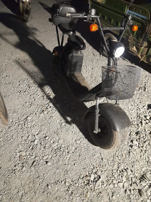 Vând scuter electric două baterii funcționale