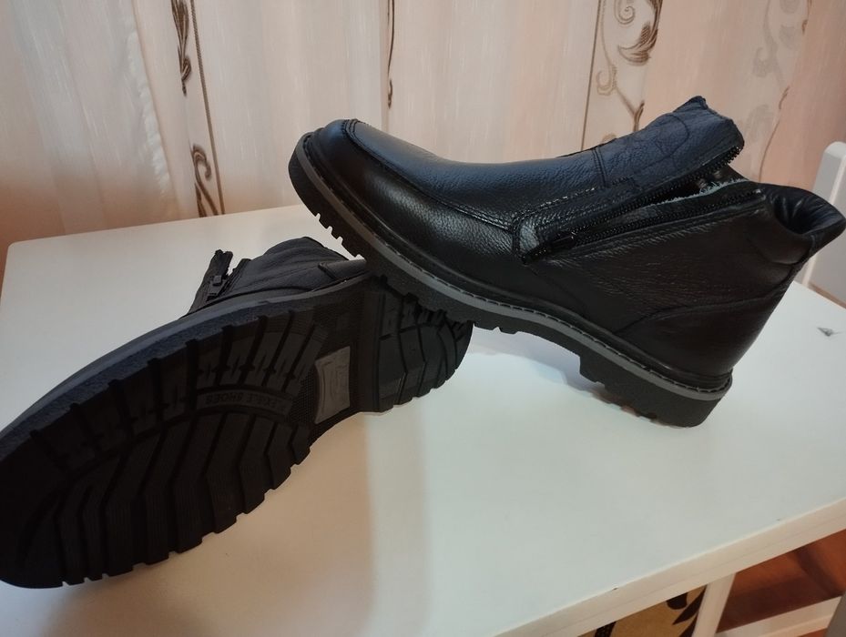 Мъжки боти и работни обувки от естествена кожа