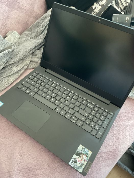 Laptop lenovo  V15-IWL