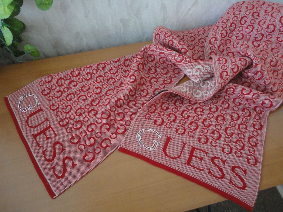 Guess/нов дамски шал