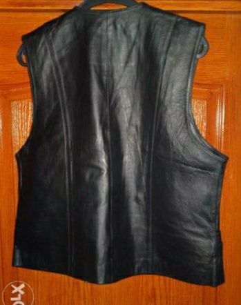 Мужской кожаный жилет