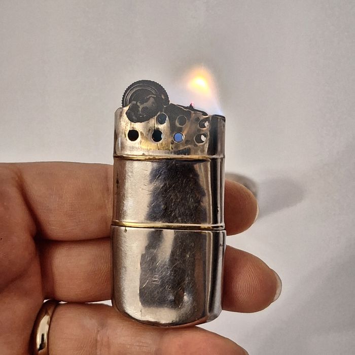 Bricheta Tommy lighter anii 40