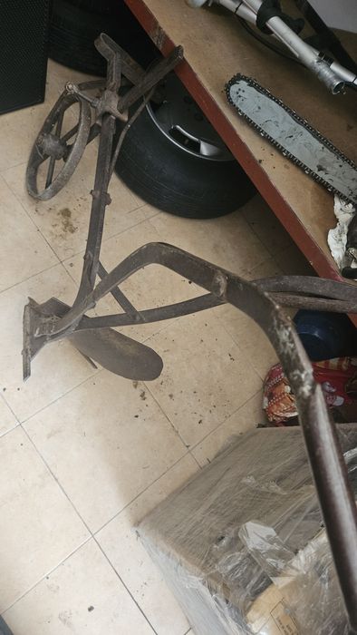 старо метално рало, плуг