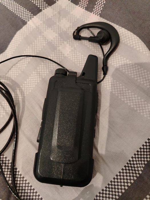 Продам рацию с наушником