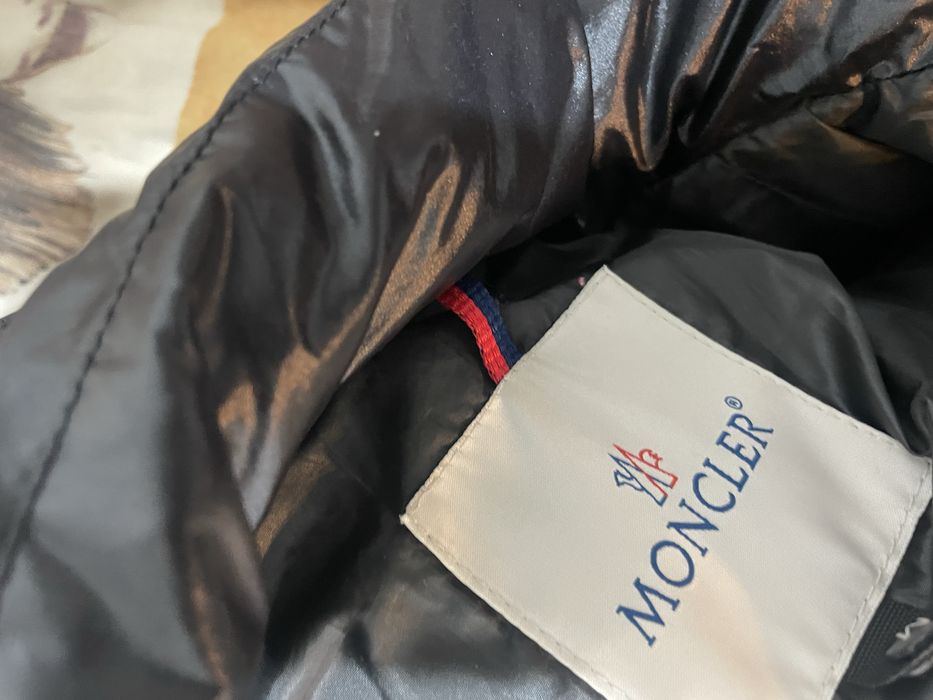 Vesta moncler aproape noua