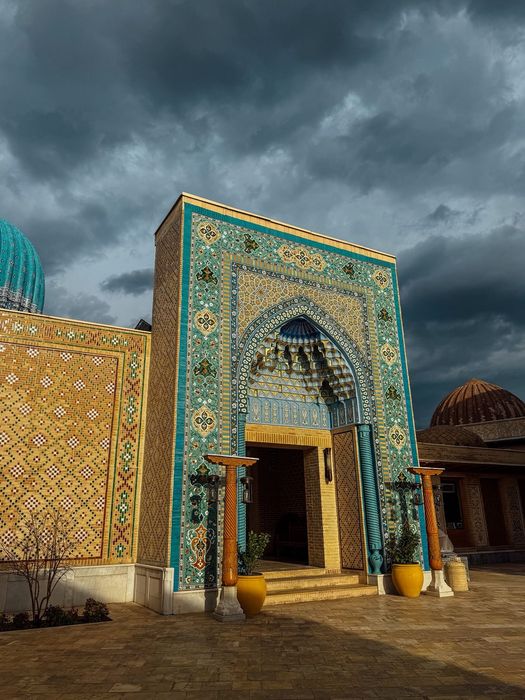 Гид Гульнора по Самарканду и Шахрисабз на машине Киа Сонет