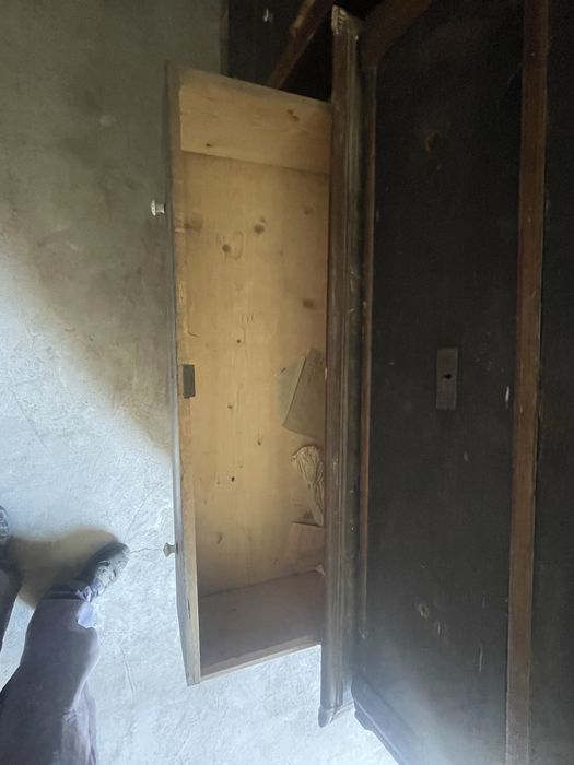 Mobilier din lemn masiv vechi – comode