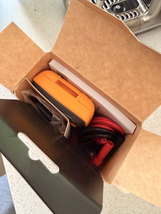 Vând multimetru Fluke 107 – NOU, sigilat Pocket multimeter