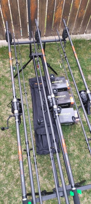 Set 3 Lansete Carbon 3,90m,3 Mulinete 7000 cu Baitrunner,Rod Pod