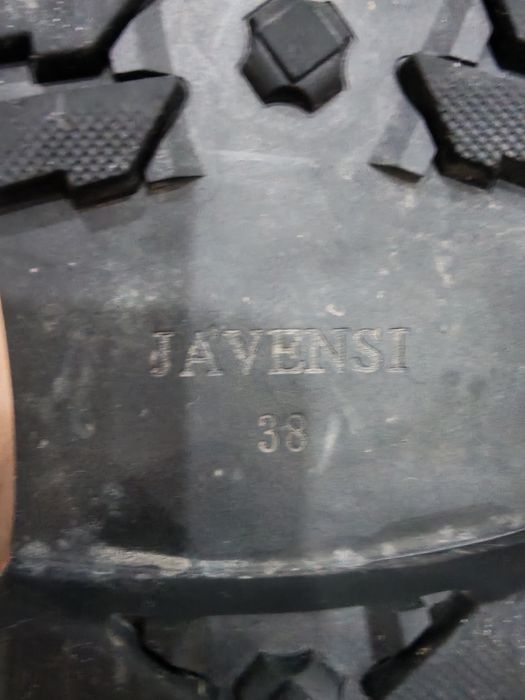 Женские зимние ботинки