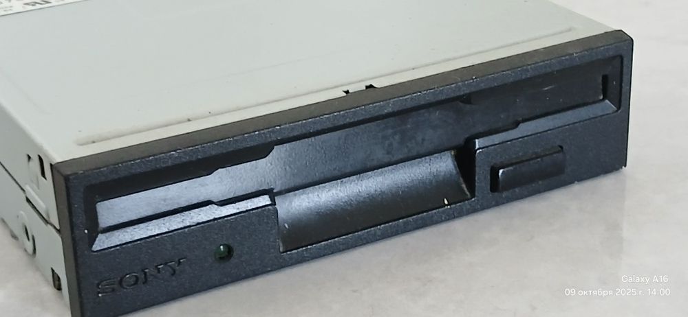 Продам-Дисковод 3.5 Floppy Sony MPF920