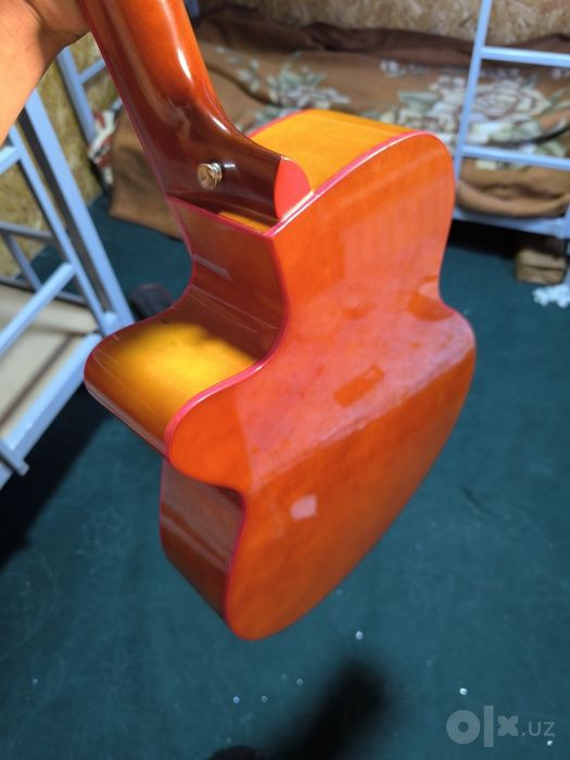 Gitara  sotiladi