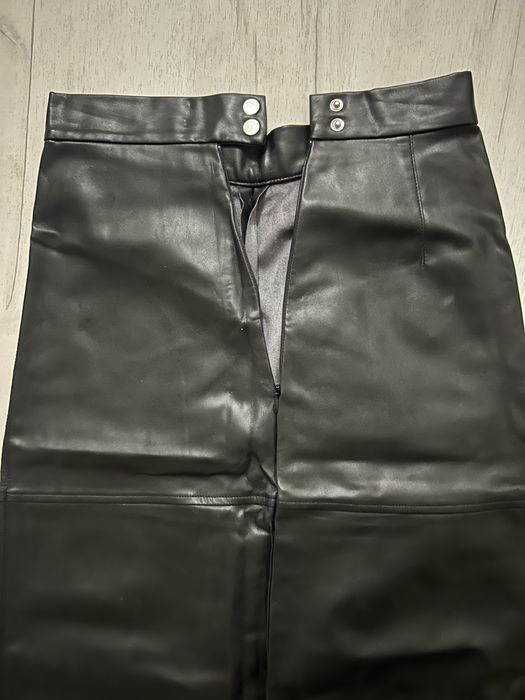 Кожена пола черна