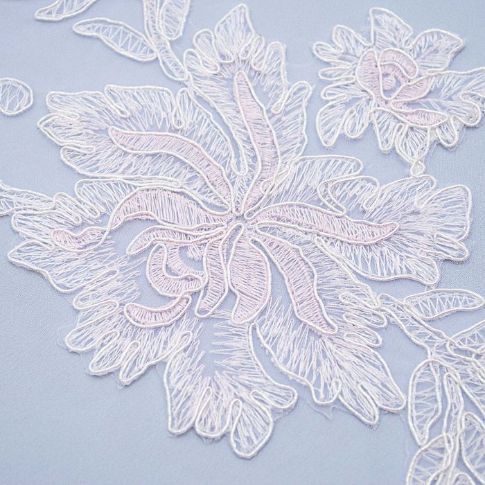 Булчински апликации, дантела, аксесоари