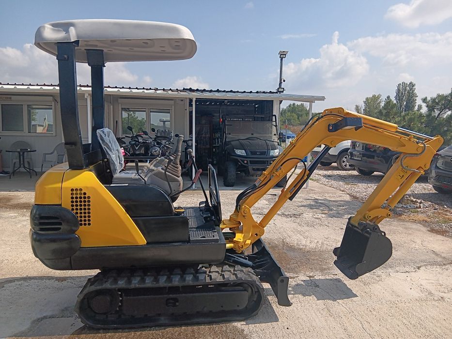 Мини Багер Hitachi 1.5 НА ИЗПЛАЩАНЕ
