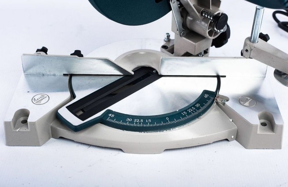 Торцовочная пила Alteco