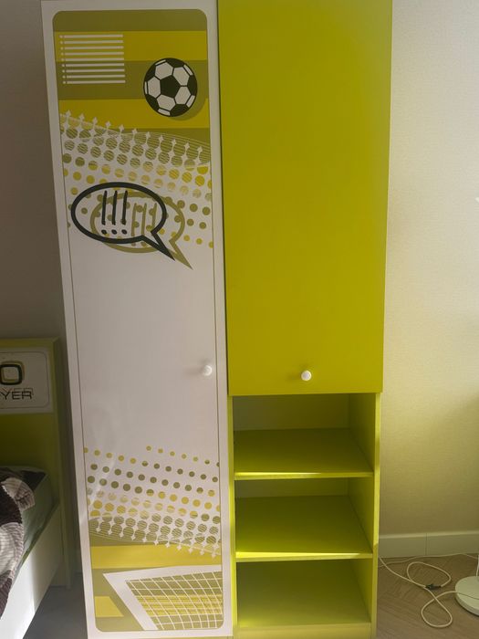 Продам стол и шкаф за 30 000!!!