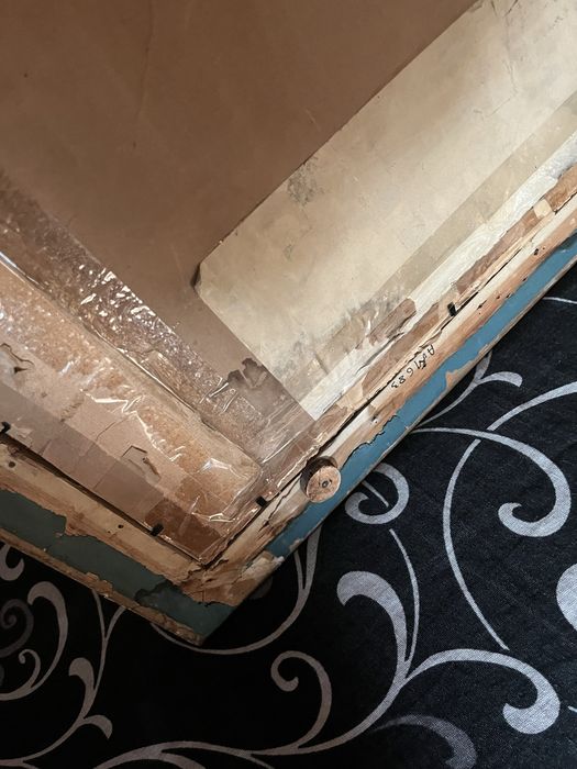 Антикварна картина на жена в бална синя рокля с ветрило в рамка стъкло