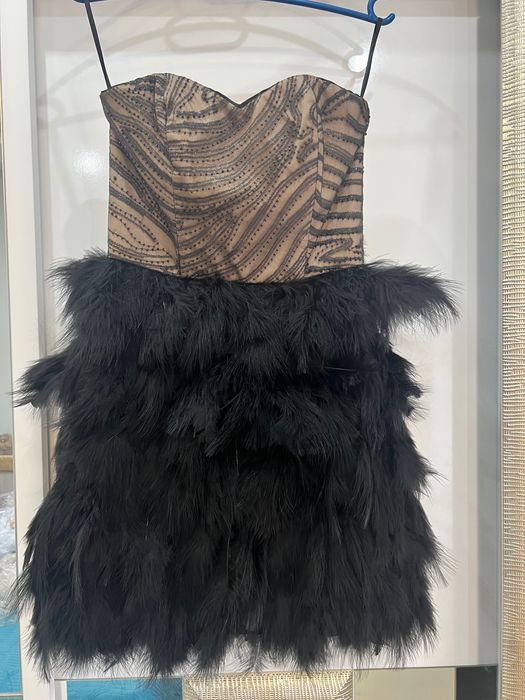 Прекрасна рокля с пера Coast