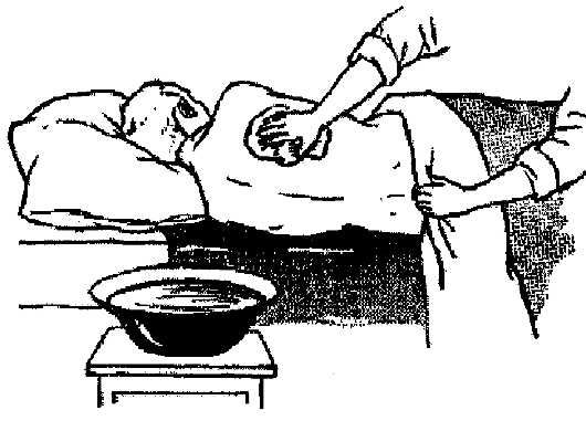 мужчина сиделка по уходу за больными и пожилыми