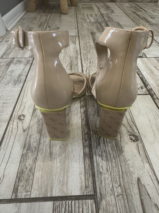 Оригинални Сандали Guess