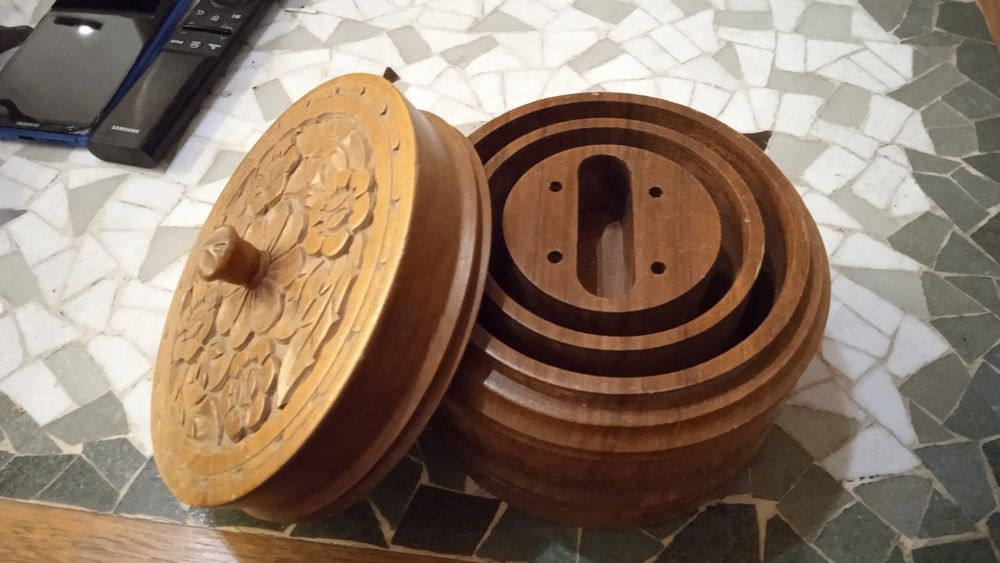 Табакера / кутия за цигари с дърворезба