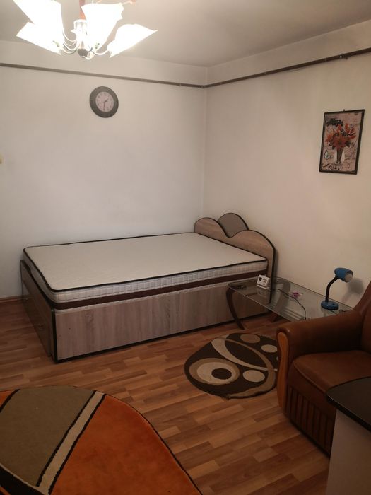 Închiriez garsoniera