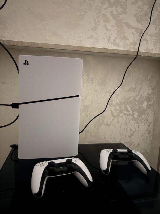 Продам PS5 Slim 1TB